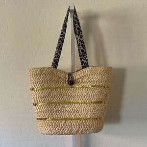 B101 💟 Wicker Style Tote Bag with Gold Sequin Stripes, Cheetah Print Lining💟